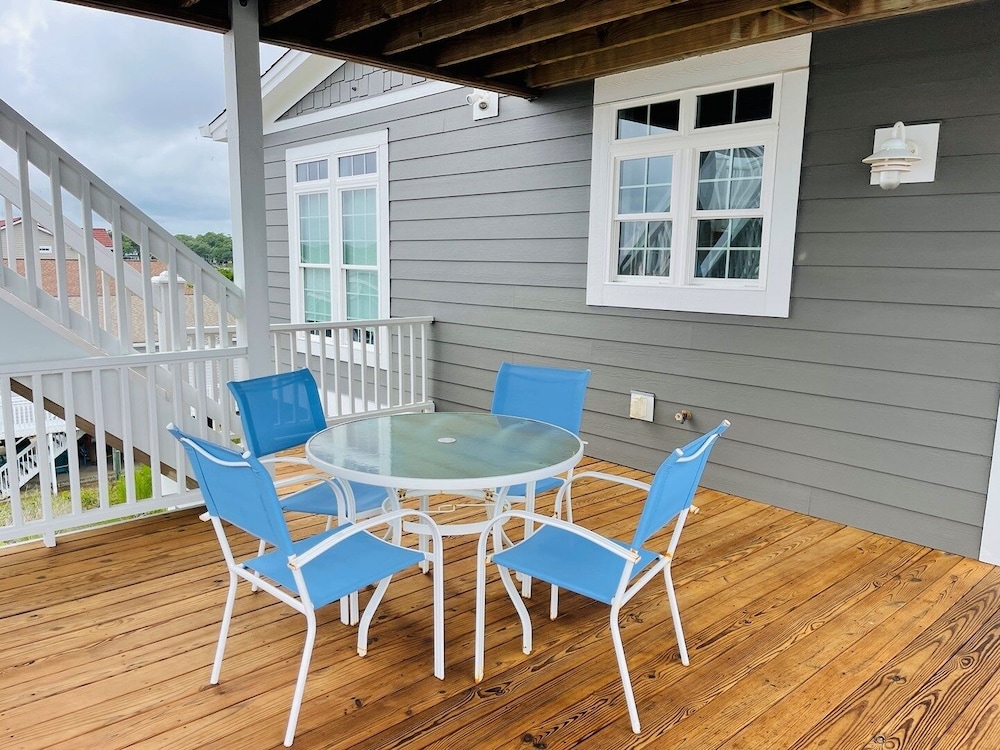 Compass Rose 4 Bedroom Home by RedAwning