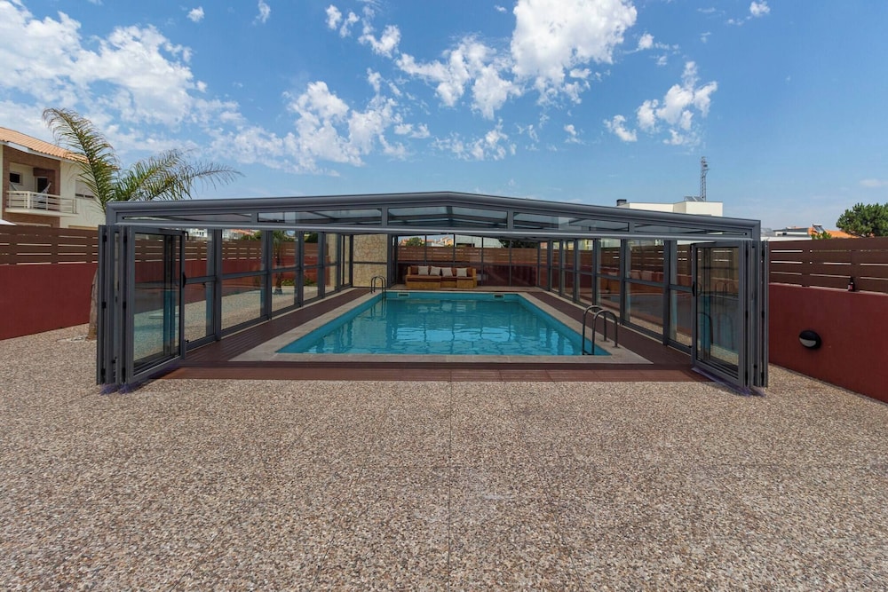 House With Heated Pool all Year Round