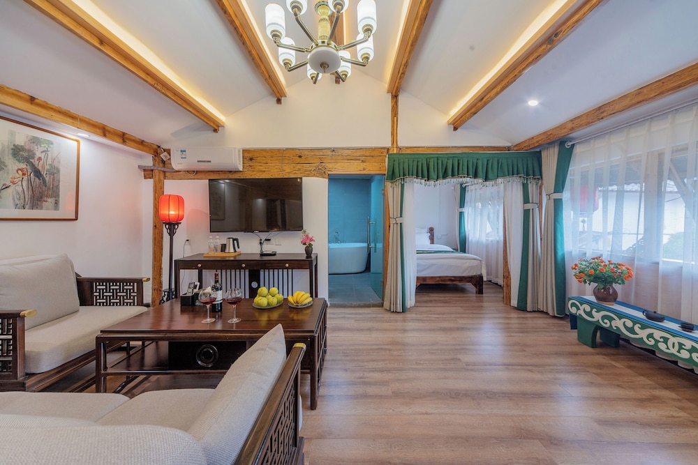 Yiyuan Snow Mountain View Historical Naxi House - Lijiang Old Town Mufu branch