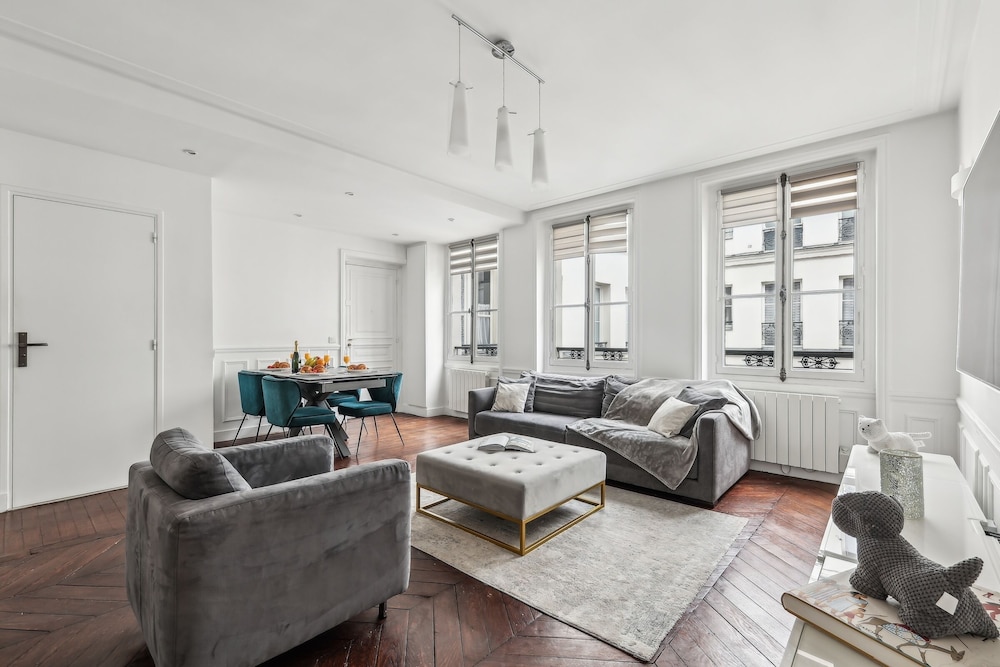 Stylish 3BR Near Tuileries Gardens