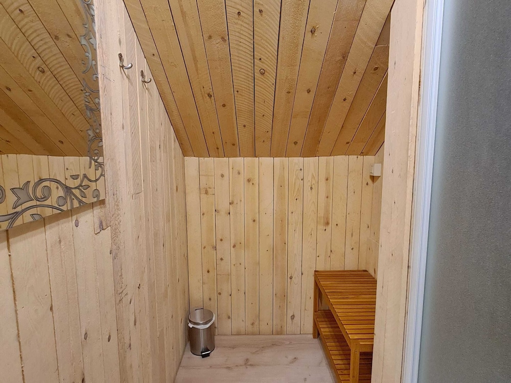 Chalet Near Durbuy With Garden & BBQ