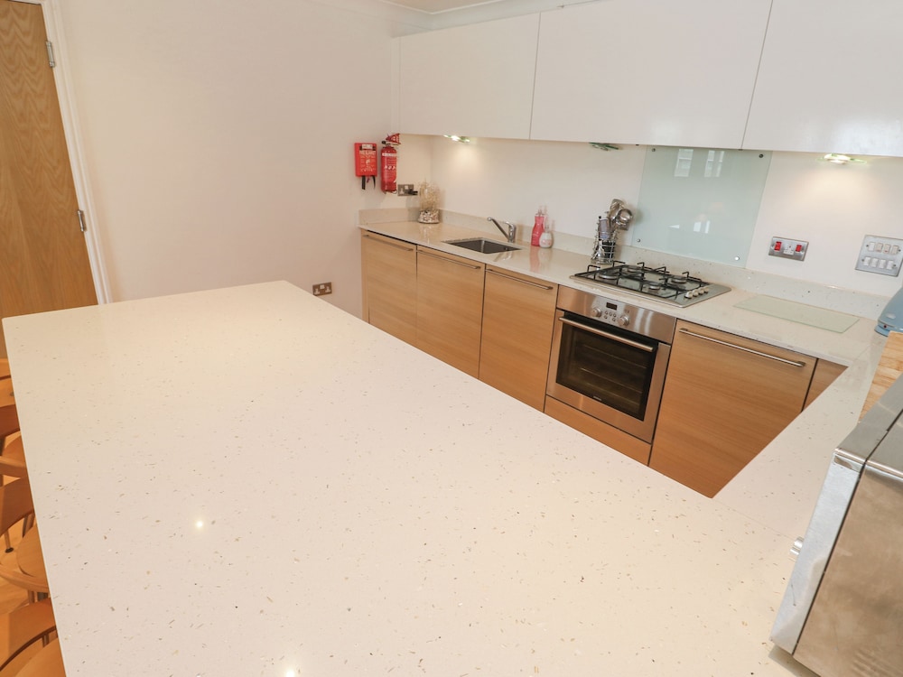 9 Headland Point