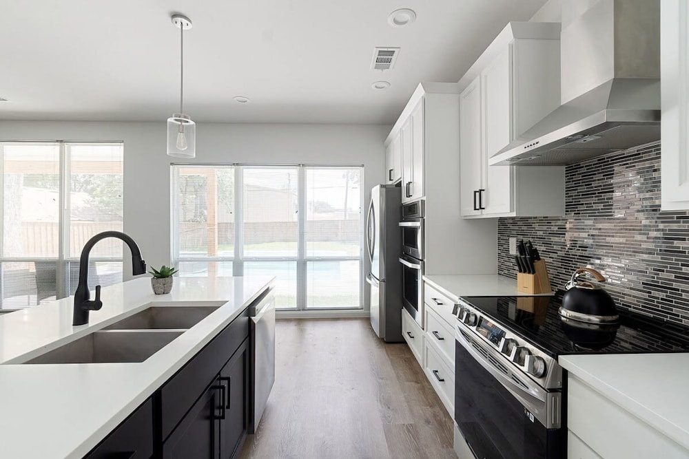 Urban Retreat With Pool Near Downtown Dallas