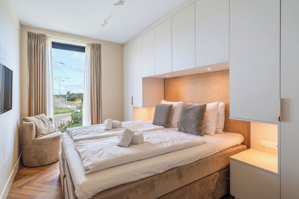 Apartment With a Balcony and Dune Views