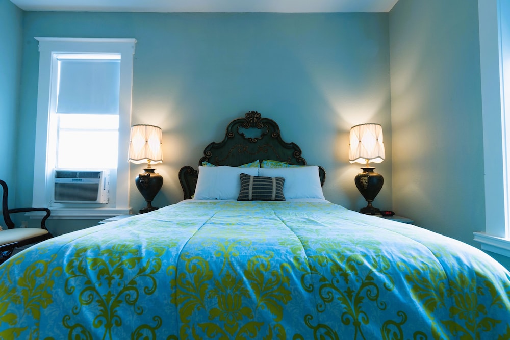 Oak Tree Hotel