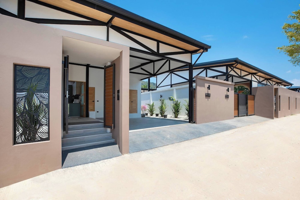 New 17m Eco Pool Villa Sunset Garden 12