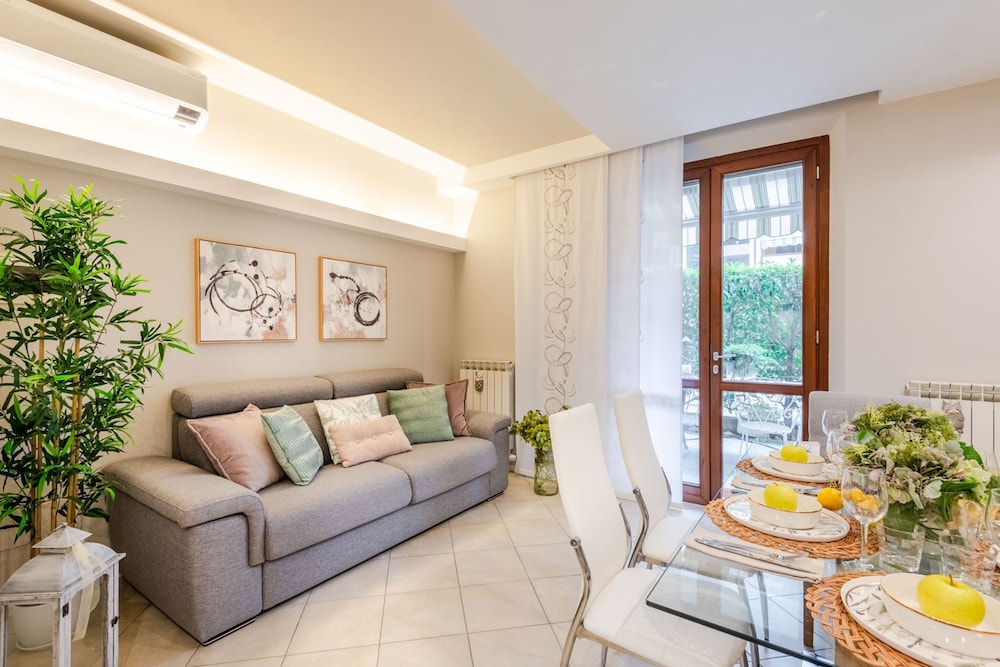 Casa Ambra in Lucca With 1 Bedrooms and 1 Bathrooms