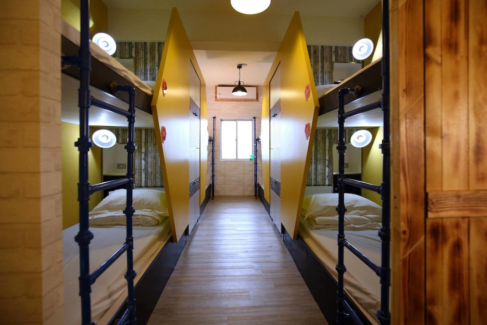 Hive Backpackers