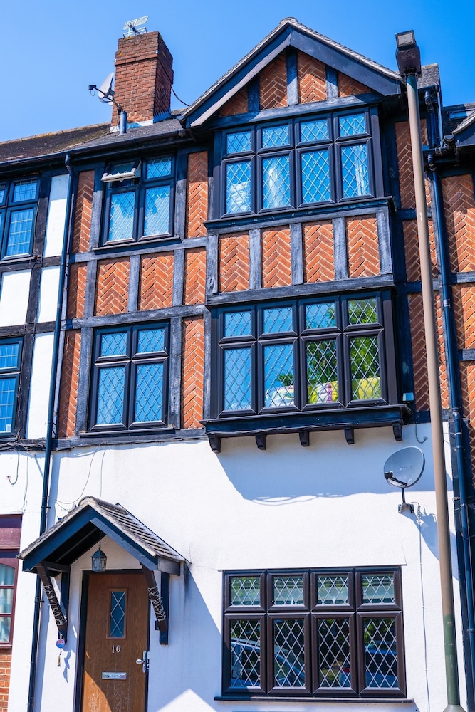 Cleave House - Stylish & Chic 3 Bed House Mins From Central London