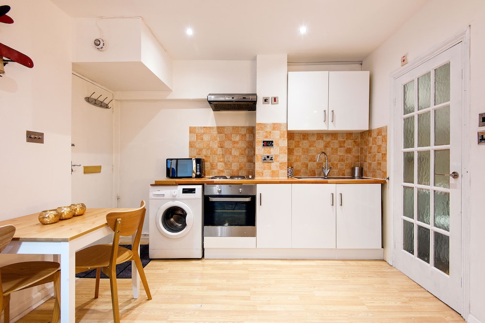 Beautiful Hyde Park Studio Flat