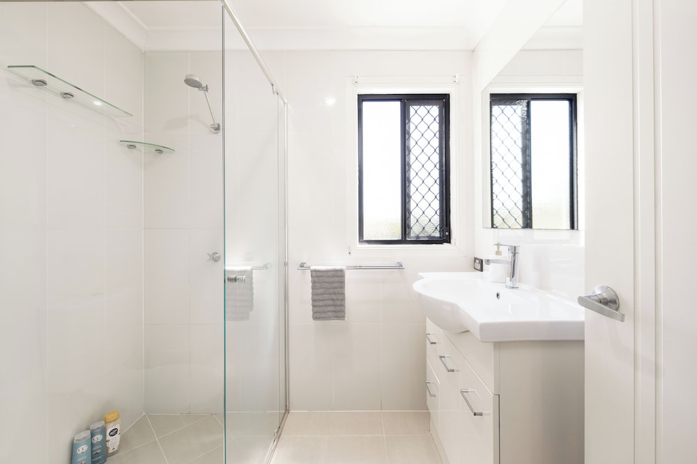 Smart Suites Self Check-in Apartments - 144 Dixon