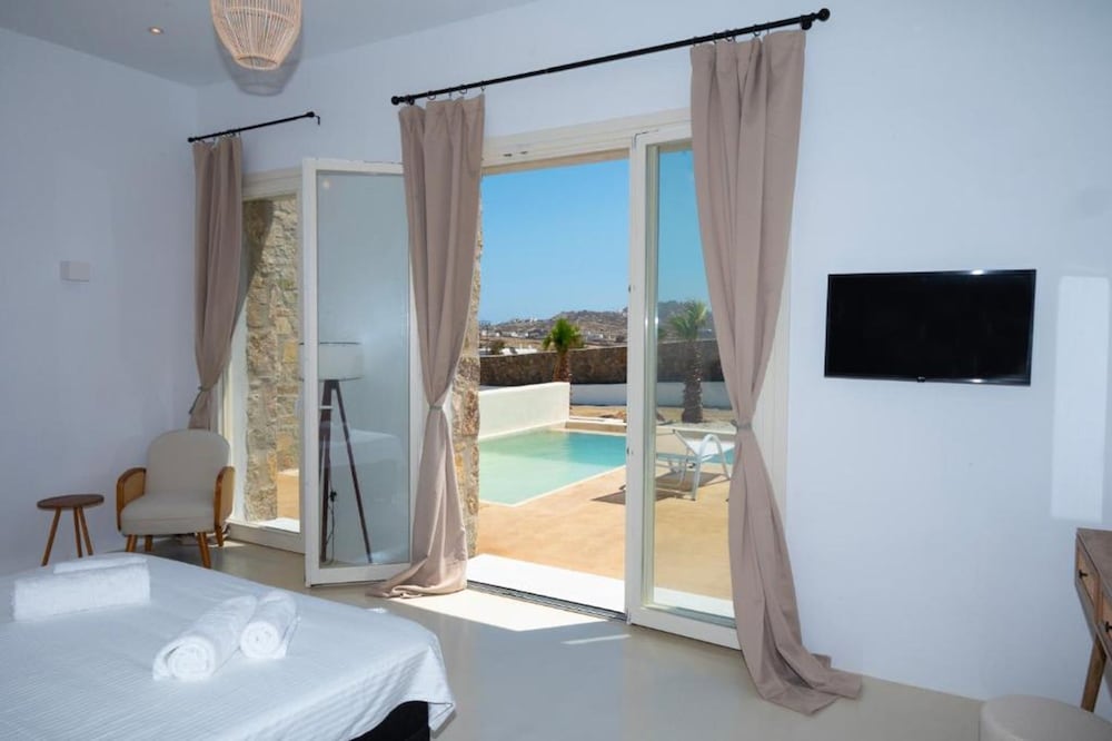 Adyton Lux Suite Mykonos Private Pool Experience