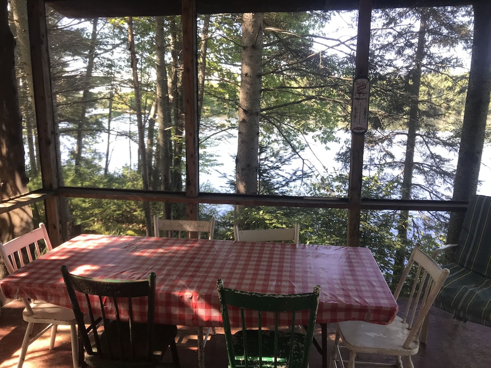 Longmuir's Hidden Cove Cottage Resort