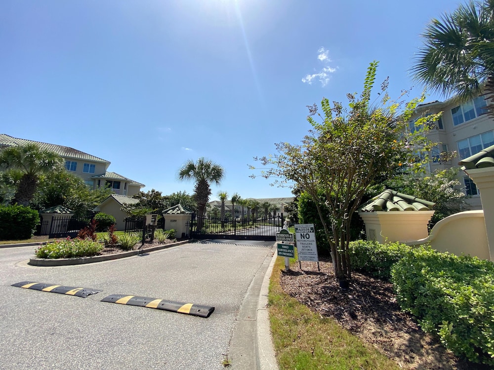 Barefoot Resort by Palmetto Vacations