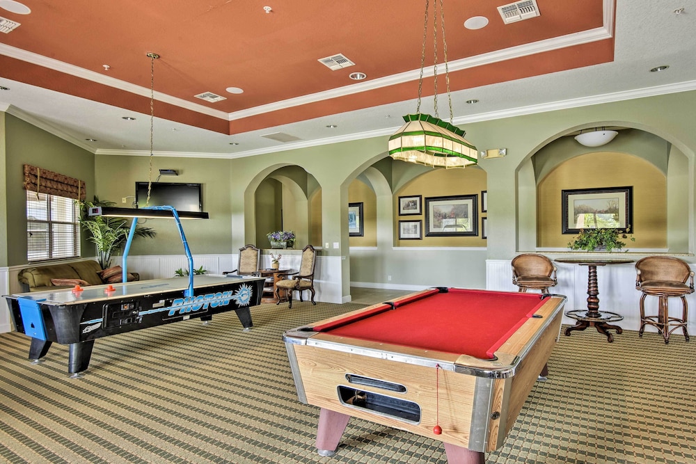Pool, Hot Tub & Theatre Access: Kissimmee Gem
