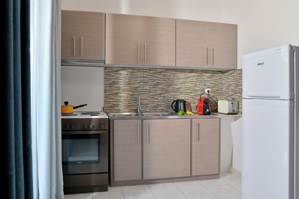 Stork Holiday Apartments - Garden & Sea View