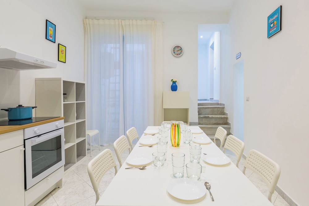 White&Blue Apartment at Sanità by Wonderful Italy