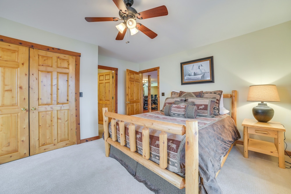 Deck + Beach Access: Lakefront Cabin in Levering!