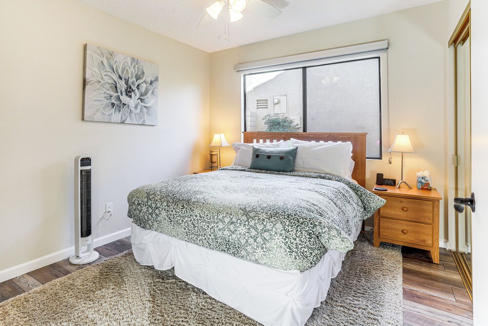 Golf Course On-site: Peaceful Condo in Palm Desert