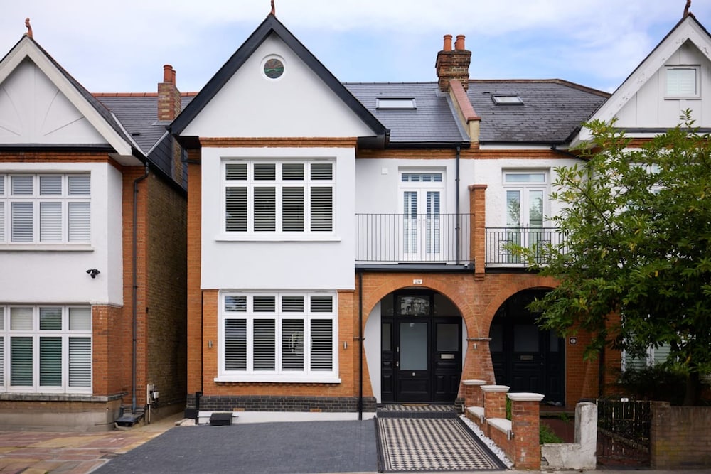 The Roehampton Place - Elegant 5bdr House With Garden Parking