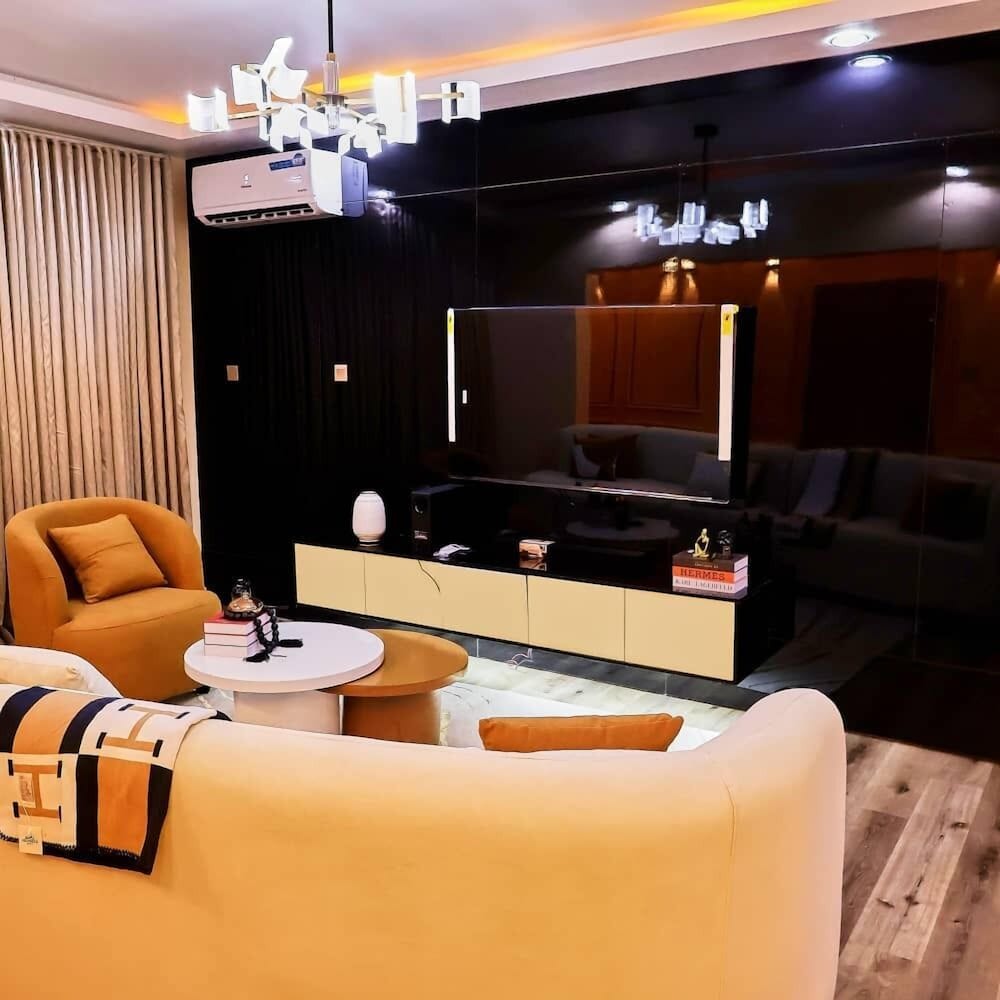 Purple Lavender Court Apartment