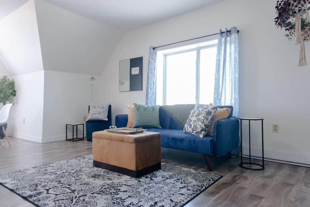 Saint John Vacations - Amazing Location in SJ 2-br w Parking Wifi Coffee - Property Image 2