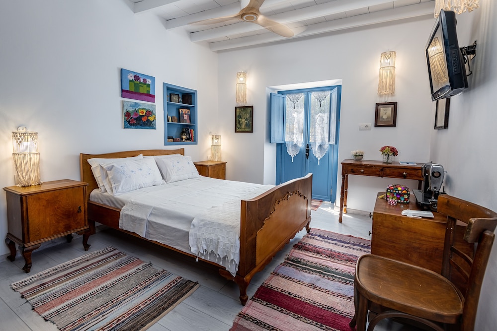 The Aegean blue country house Old Milos view 3