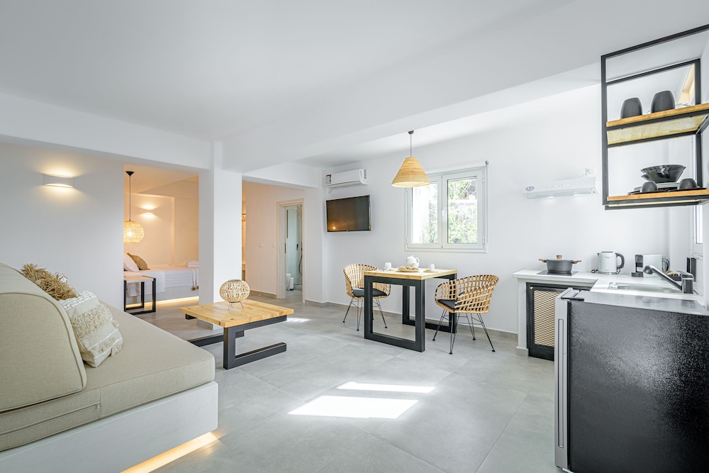 THEALOS SANTORINI photo 2