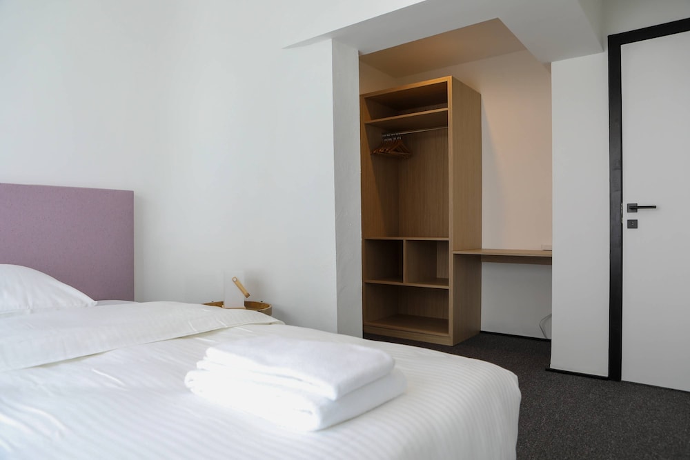 Kamiel -belle Epoque Apartment With Modern Comfort