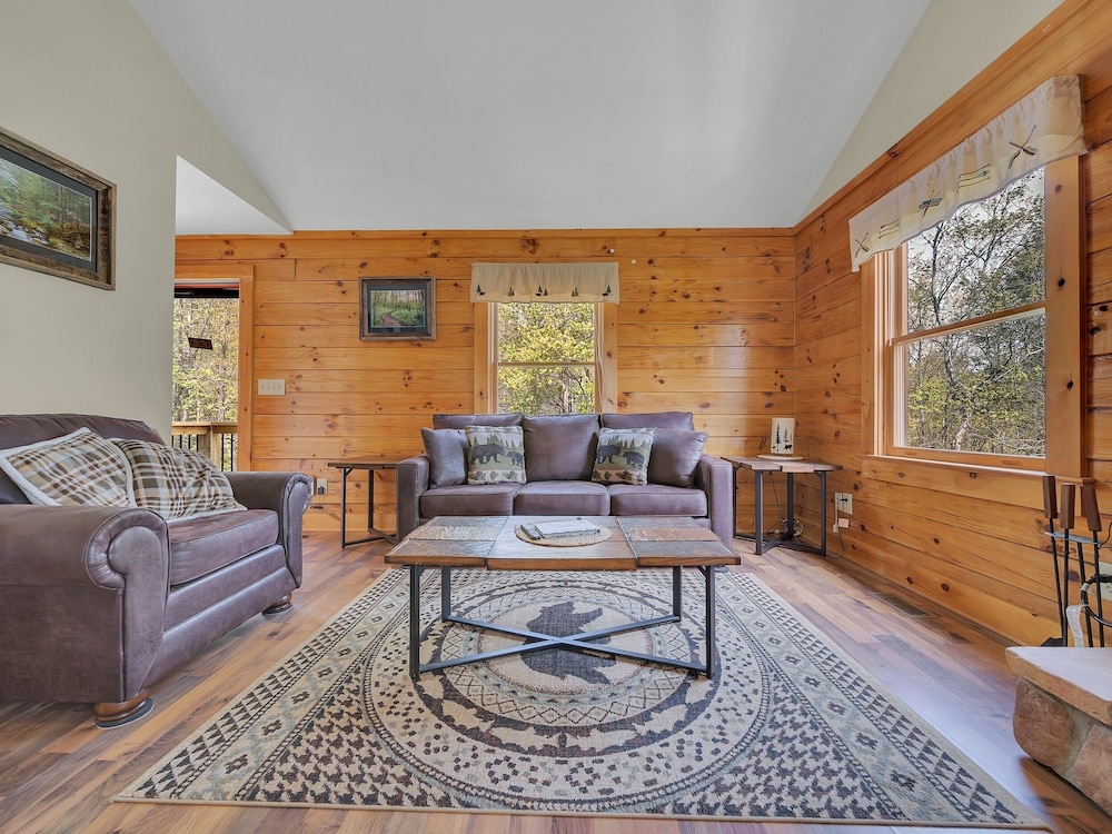 Greenbrier Woods 2 Bedroom Cabin
