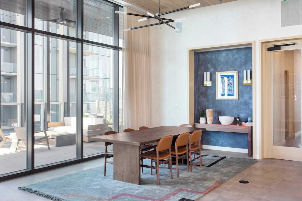 Luxe High Rise Near DT Austin w/ Views Rooftop Pool, Gym, & Luxe Amenities
