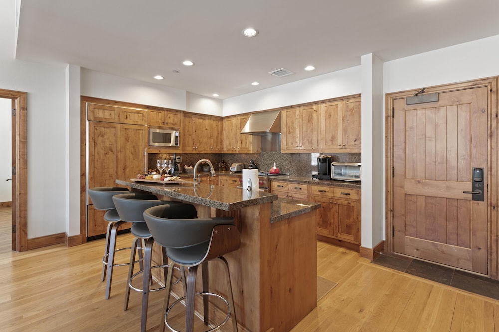 302 - Three Bedroom Shooting Star 3 Condo