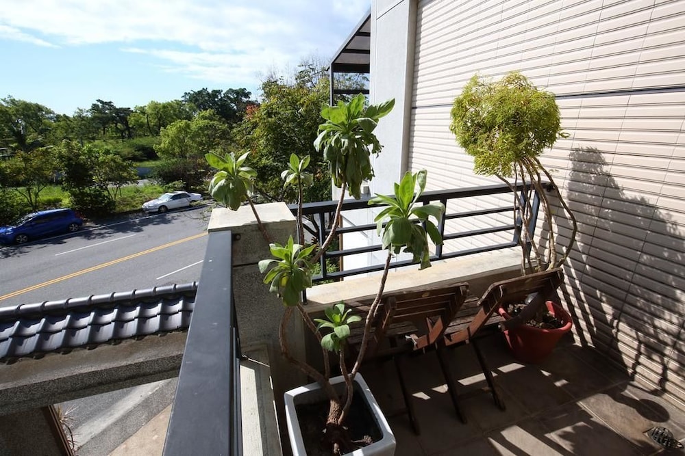 Pine Sea and Flower Hostel