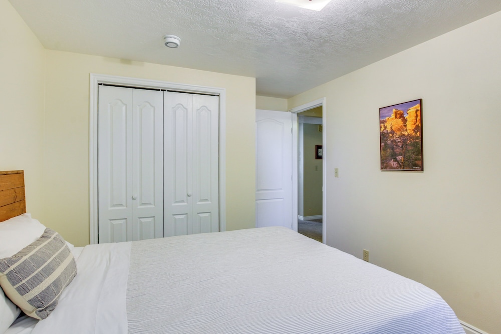 5 Mi to Downtown Logan: Scenic Retreat w/ Patio
