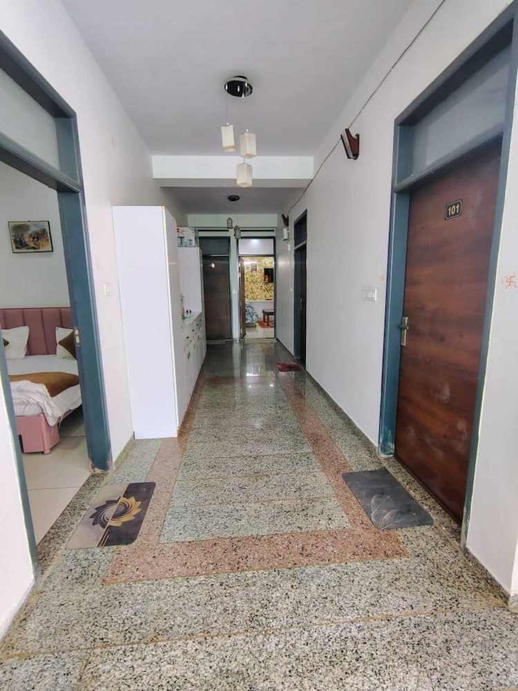 Baba Sundaram Hotel & Restaurant
