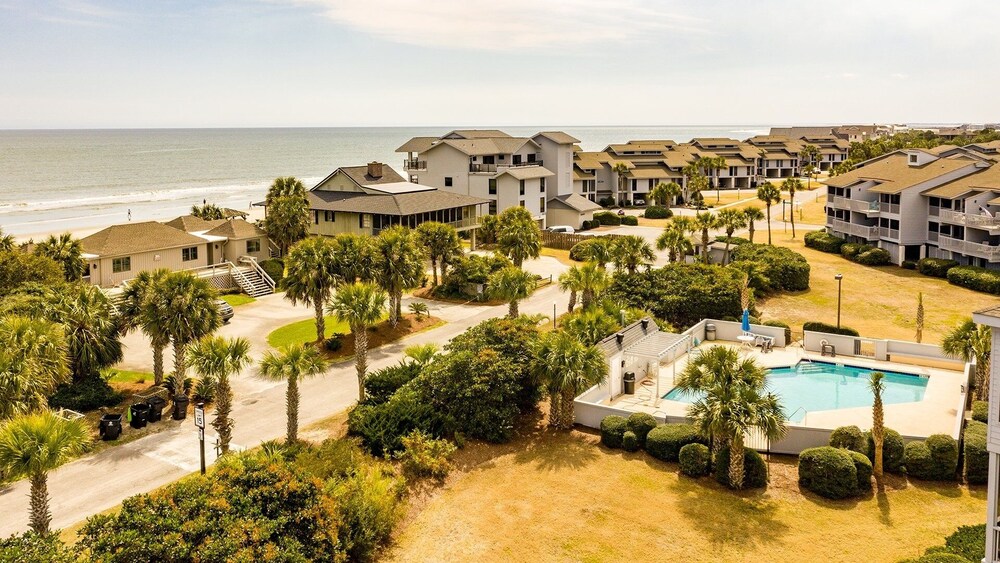 Penthouse Oceanfront Villa At Inlet Point On Litchfield Beach 3 Bedroom Condo by RedAwning