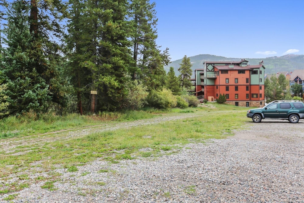 Pine Ridge 11e 2 Bedroom Condo