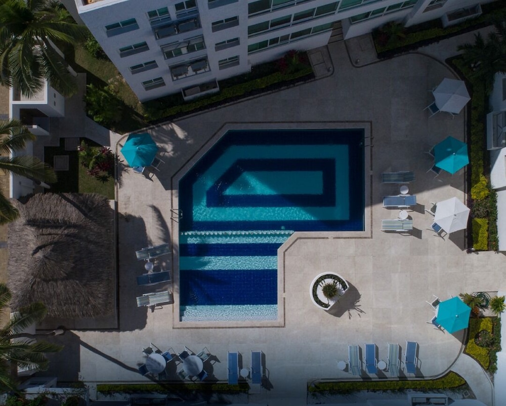 Beautiful Apartment With Pool, gym and Beach Just 80 Meters Walk, Fully Equipped