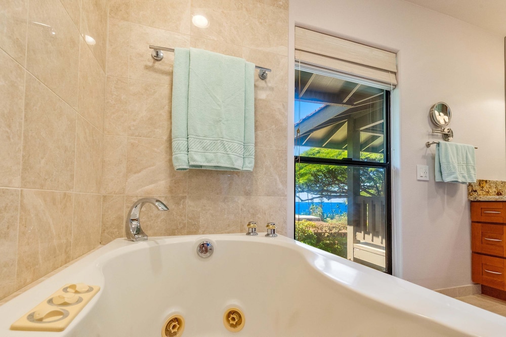 Ocean View Kaanapali Condo w 2 Lanais Loft AC Pool Walk to Beach