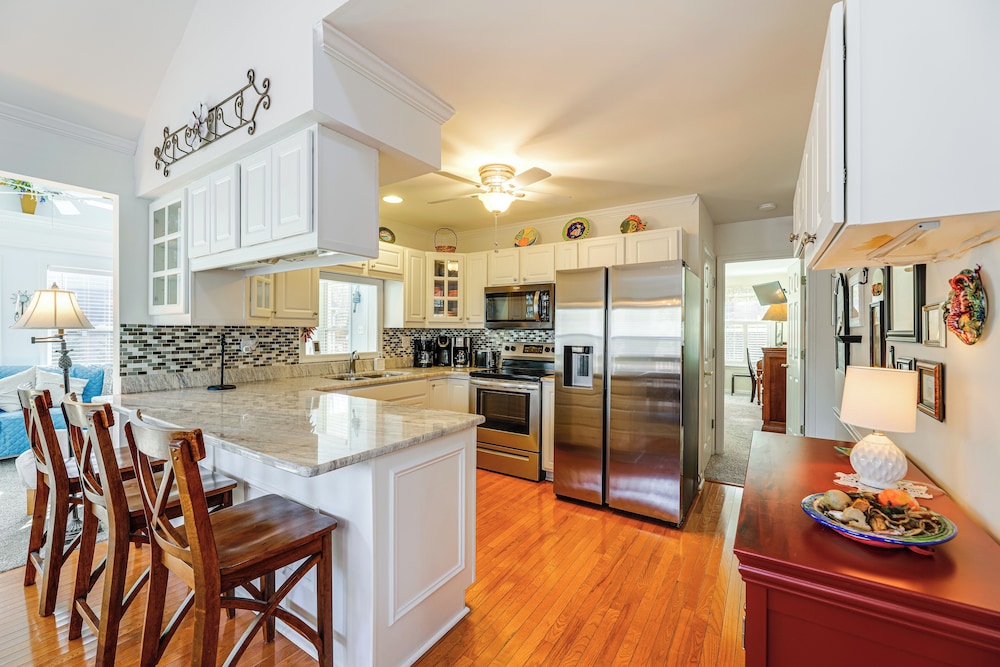 8 Mi to Beach: Ocean Pines Home Near Marina & Golf