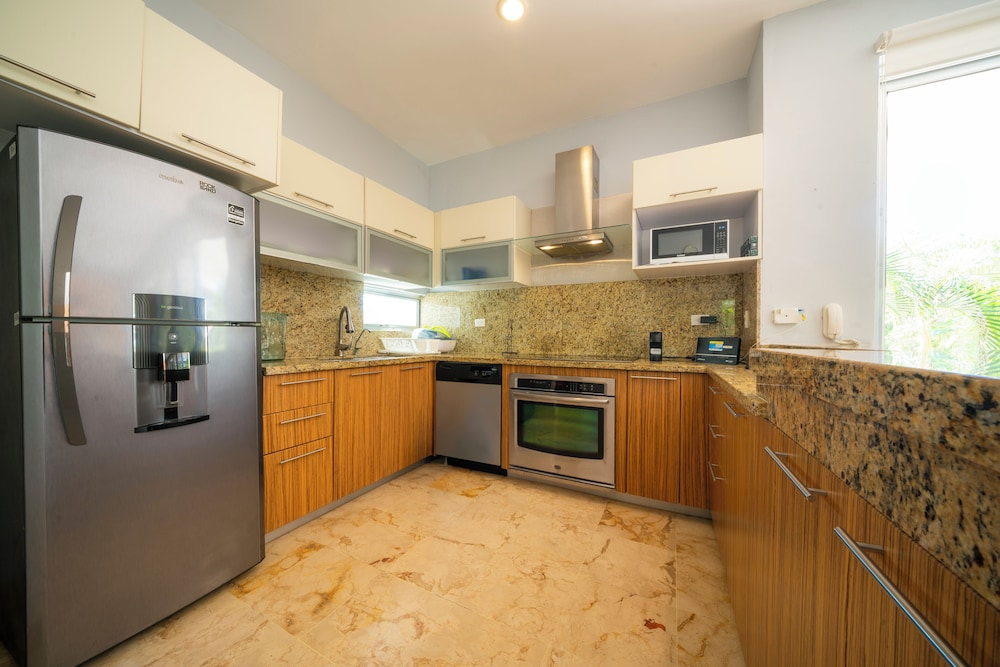 2 Br Condo Near to the Beach - CDM 113