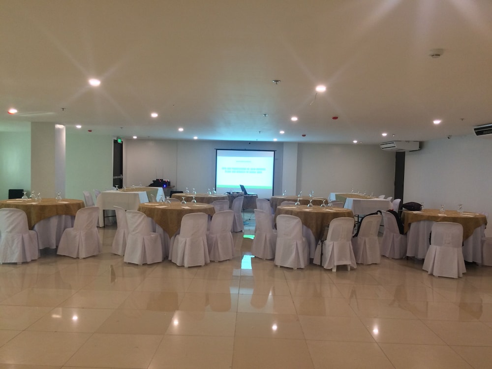 Top Star Hotel Tagum - Property Image 9