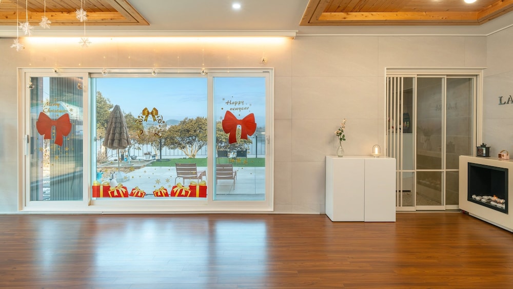 Yeosu La Rosa Private Pool Villa Pension