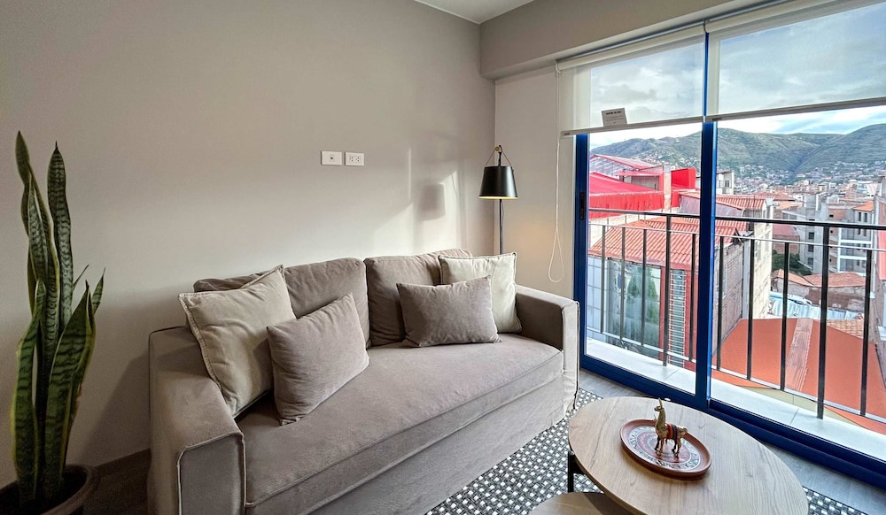 w Gorgeous 2BR w Perfect Balcony in Cusco