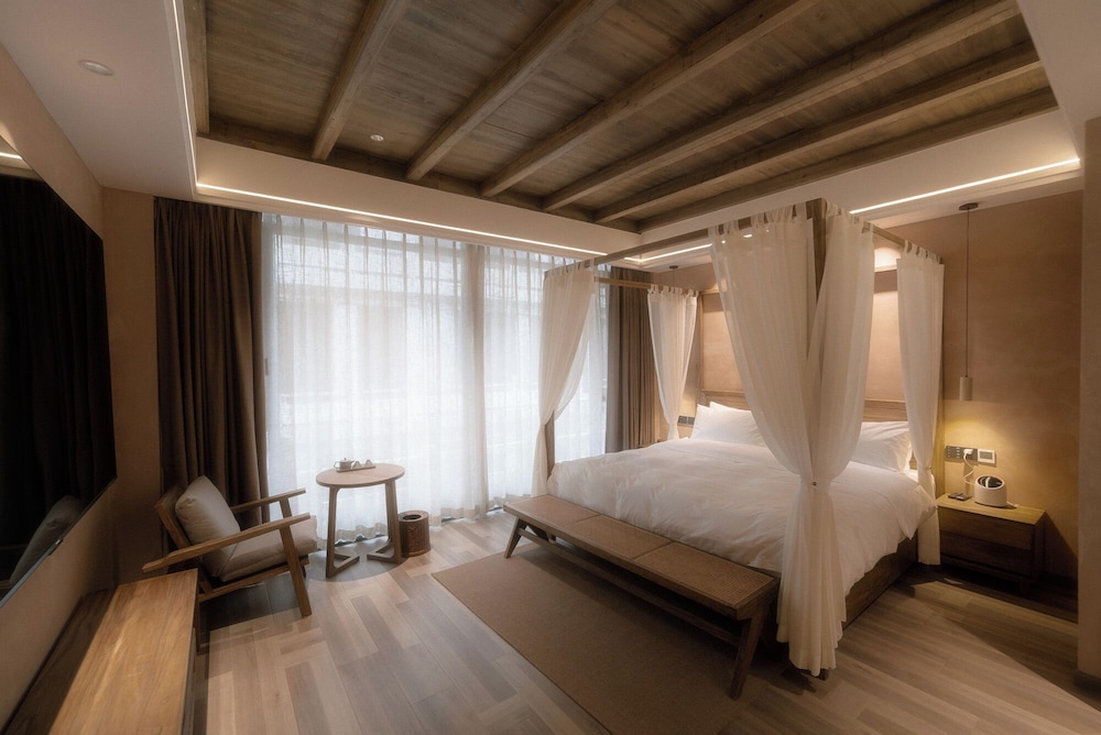 Shishe Spring Designer Homestay