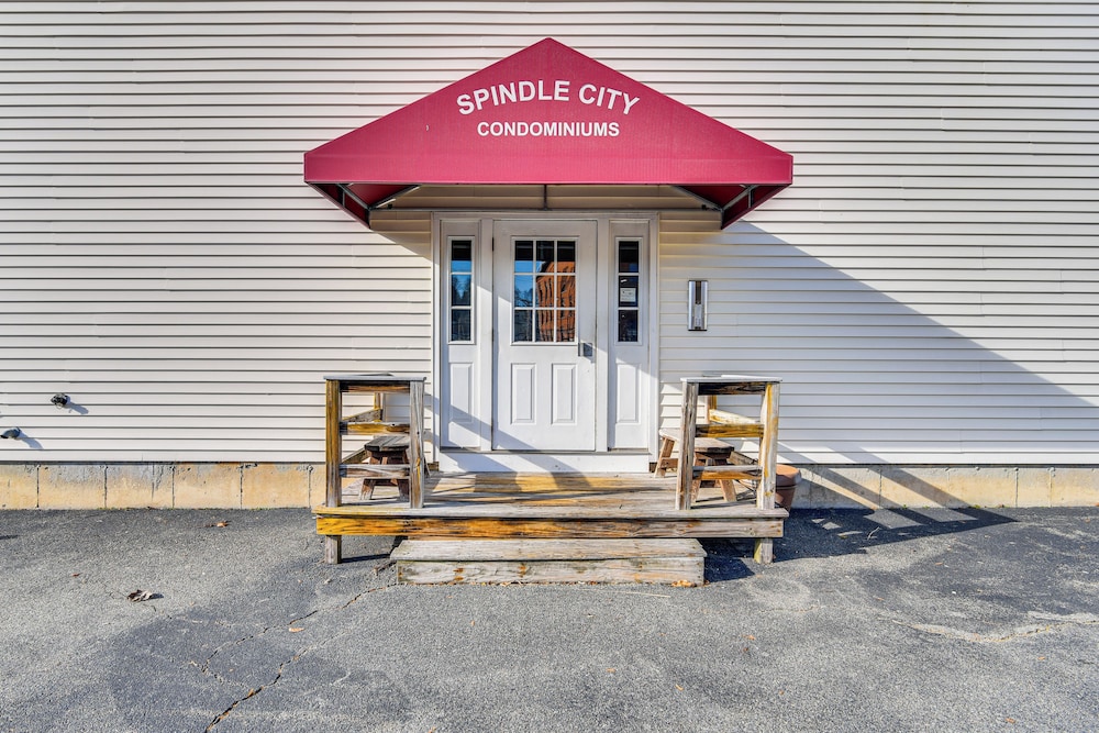 Walk to Waterfront: Cozy Fall River Condo