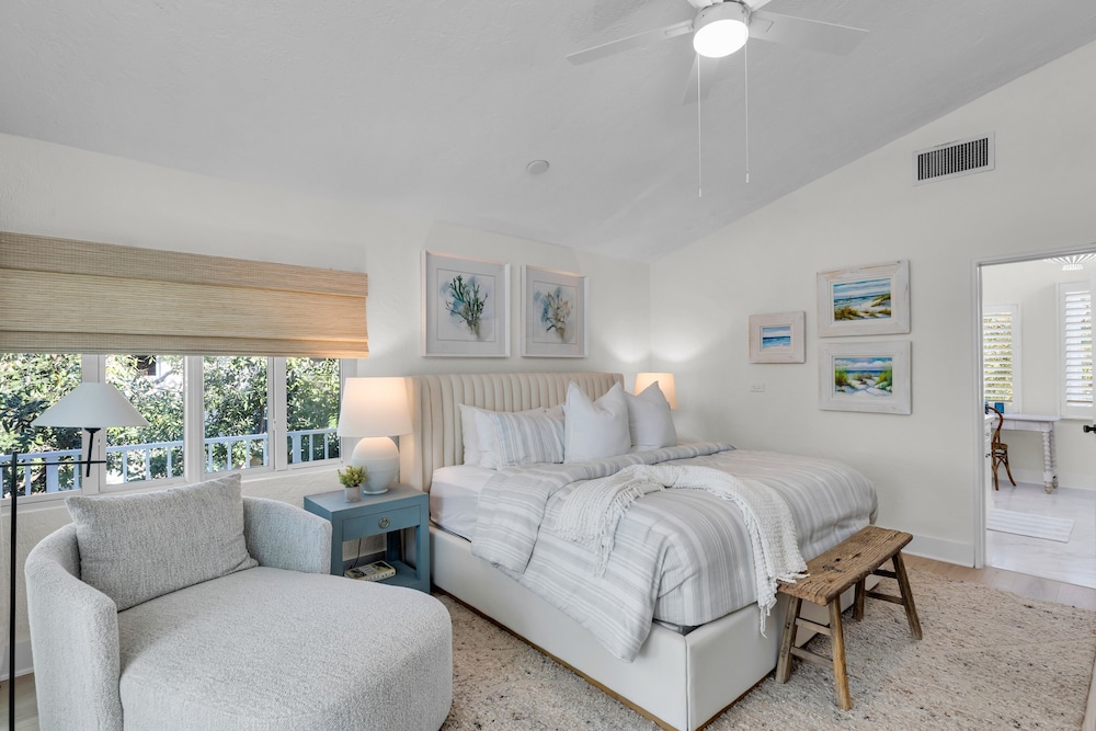 New Listing! Reel Joy Waterfront Luxe With Pool And Private Dock 4 Bedroom Home