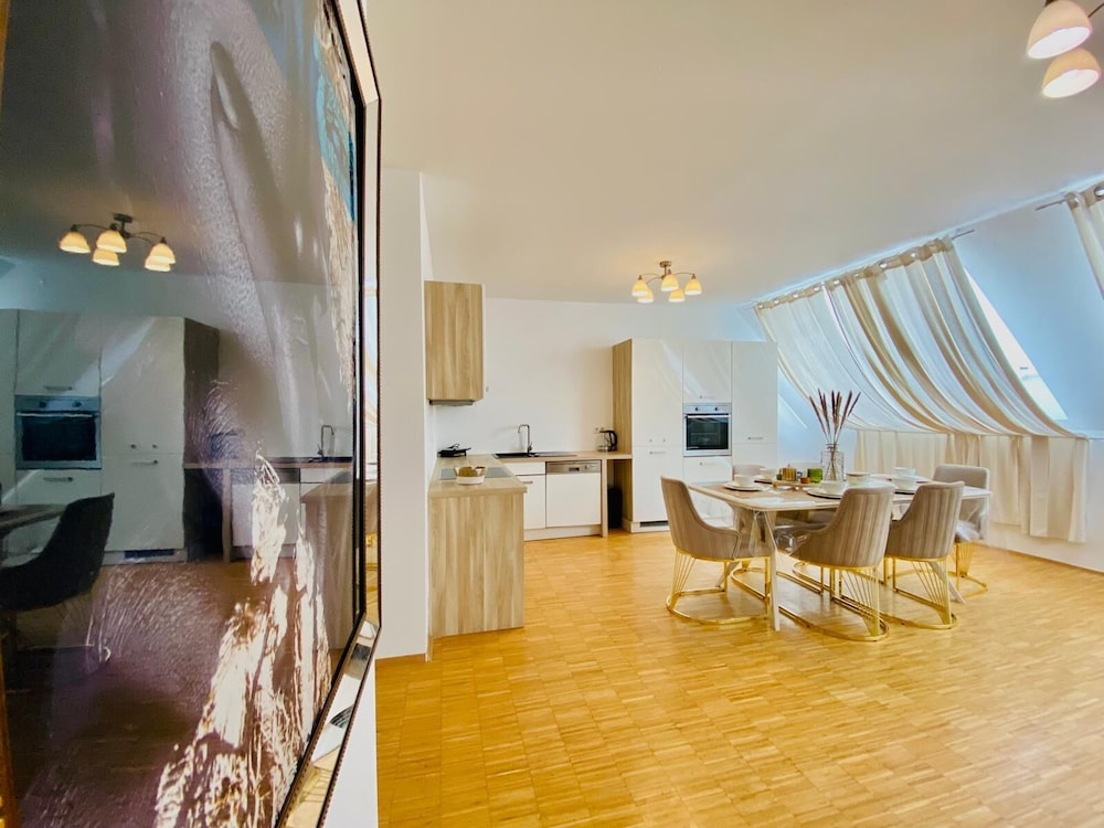 Comfy 3BR Apt With Living Room Balcony