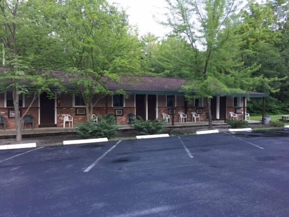 Adirondack Oasis Motel
