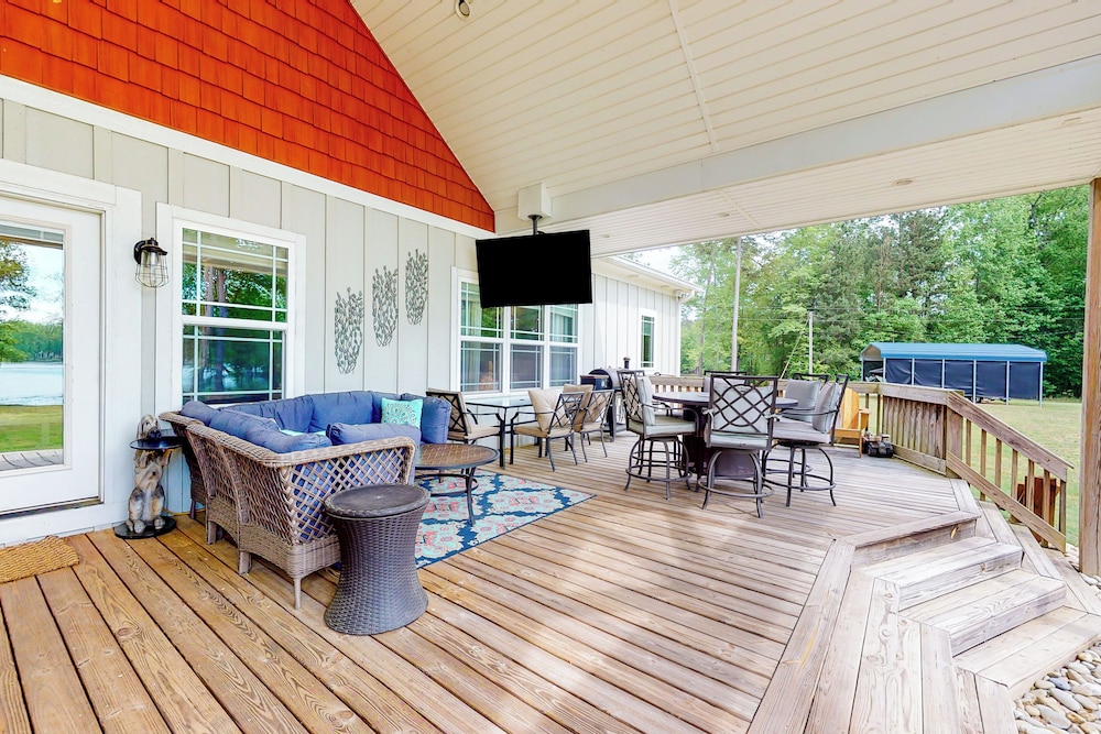 Large 3BR Lakefront Lake Murray Home w/ Dock